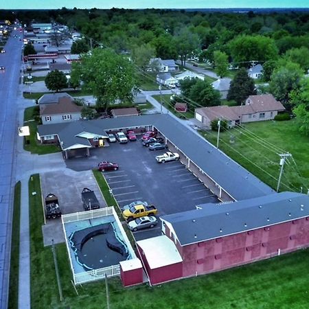 Guest House Motel Chanute Exterior photo