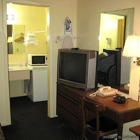 Guest House Motel Chanute Room photo