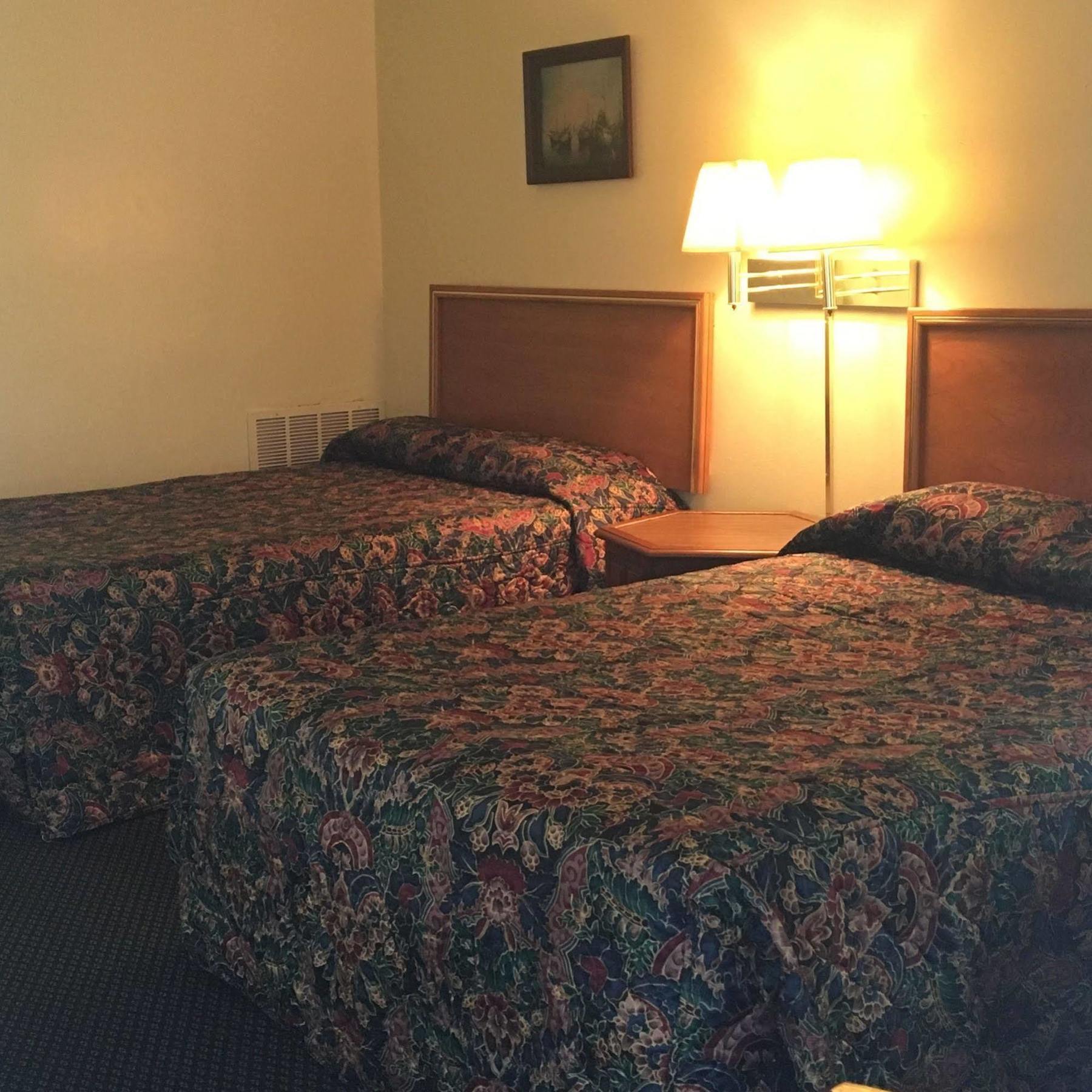 Guest House Motel Chanute Exterior photo