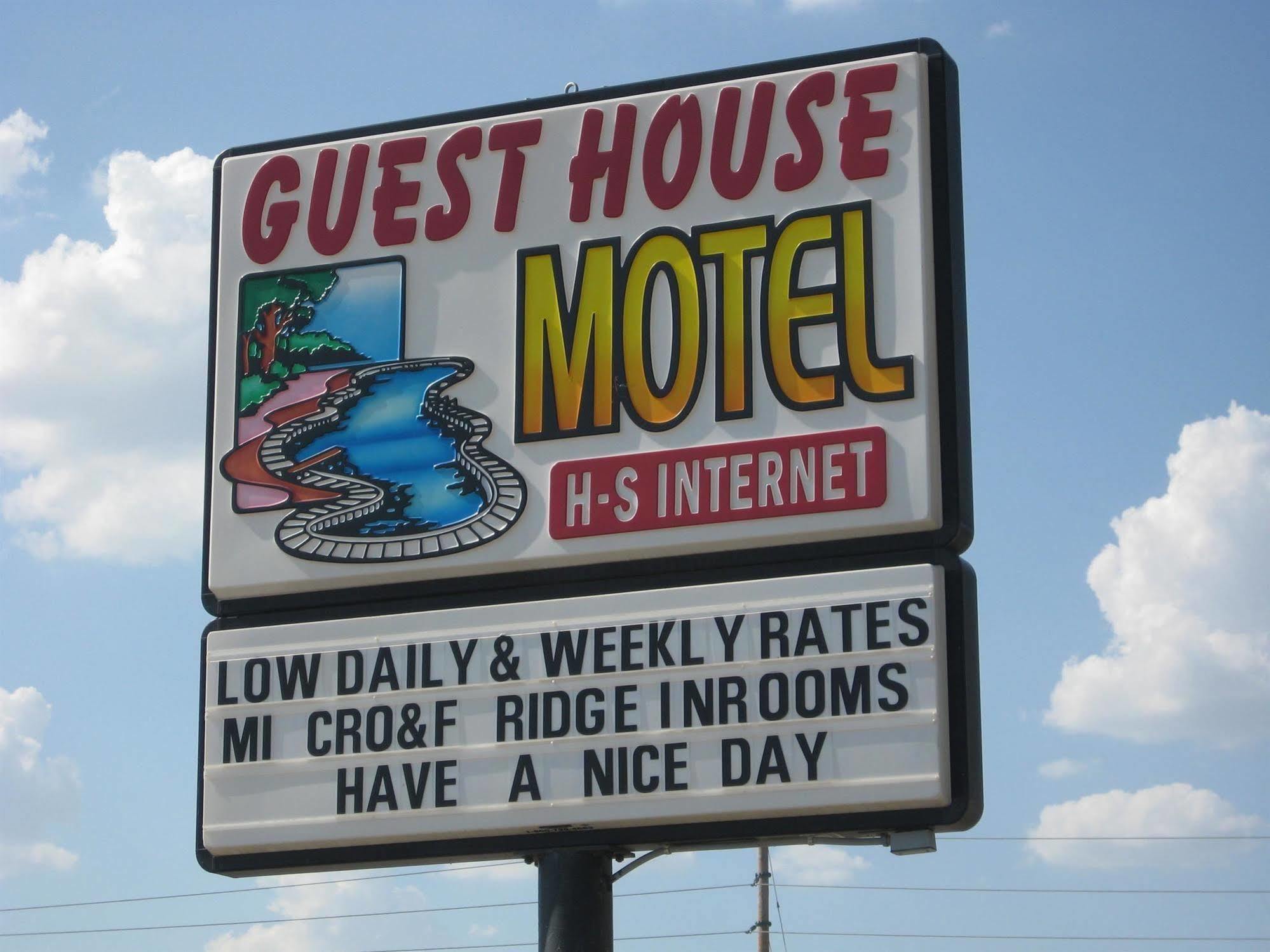 Guest House Motel Chanute Exterior photo